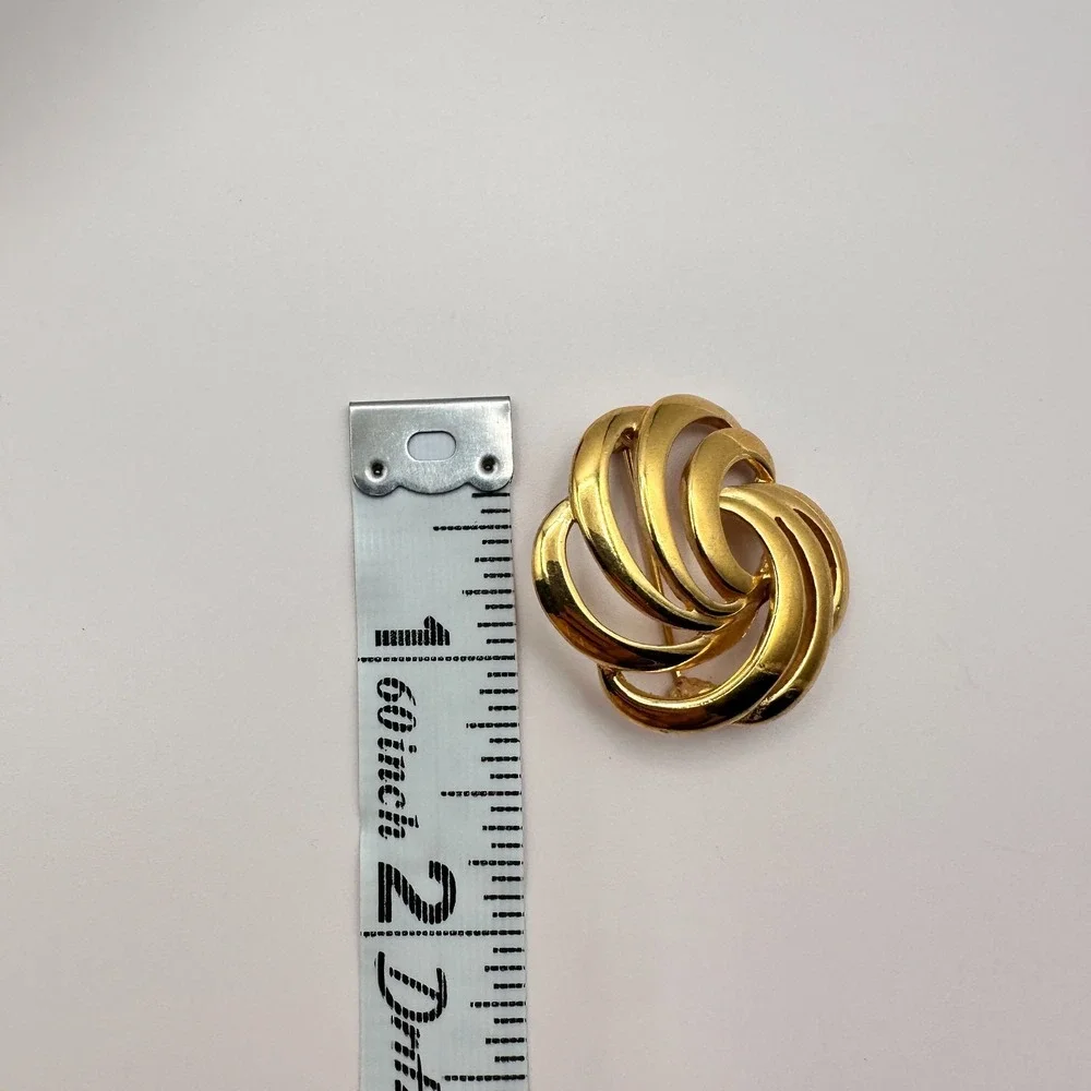 Vintage 80s Napier Gold Tone Abstract Swirl Motif Statement Brooch Pin Jewelry